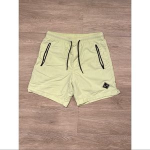 Men’s AE all day short size S